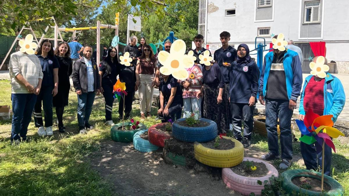 AFSÜ’lü Öğrencilerden Engelliler Haftası’na Anlamlı Dokunuş