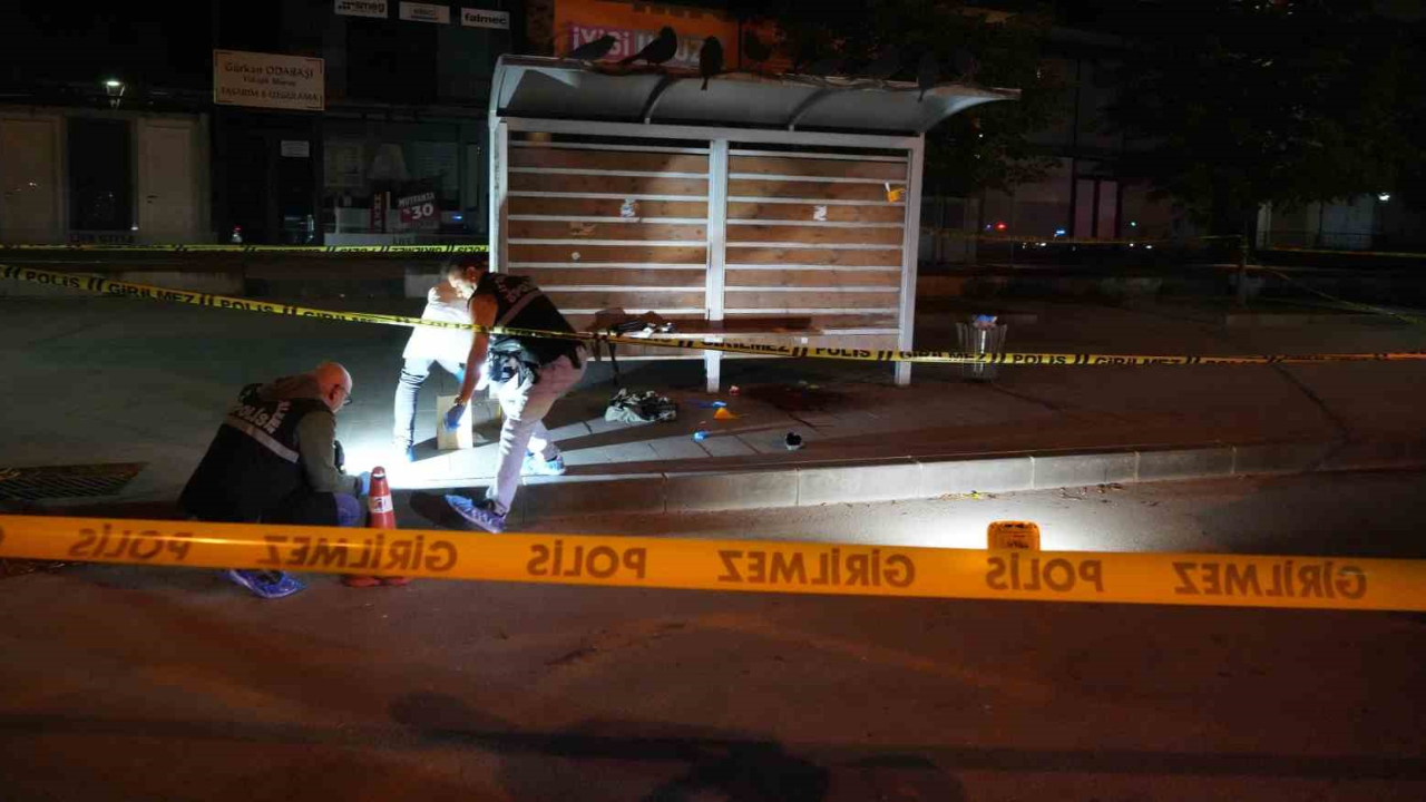 Emekli Polis Memuru Otobüs Durağında İntihar Etti