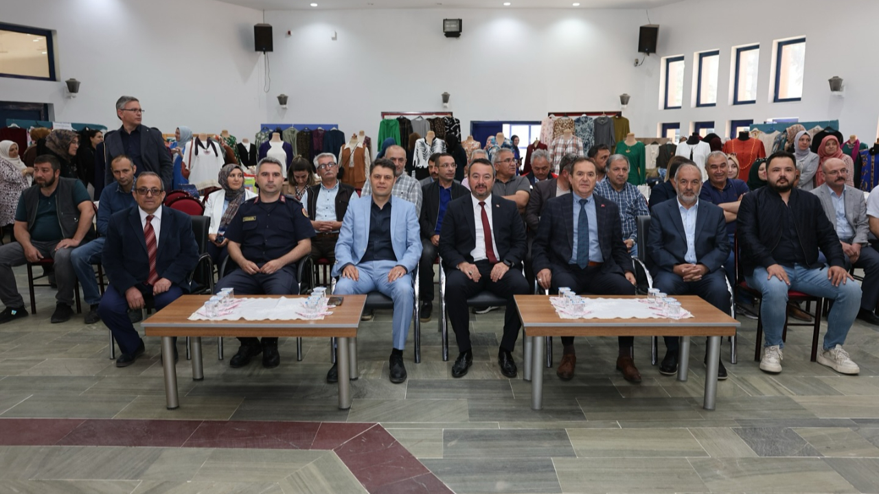 Sandıklı Halk Eğitim Merkezi Yıl Sonu Sergisi Kent Park’ta Gerçekleştirildi
