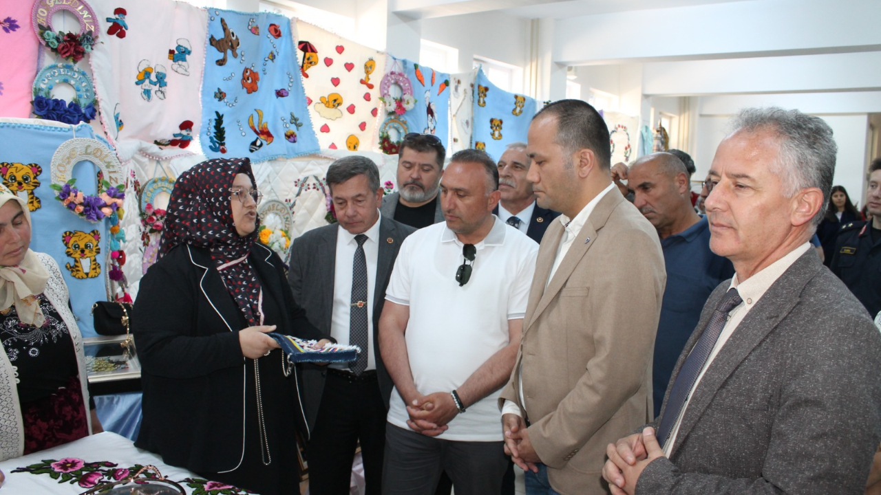 Çay'da "Karma El Sanatları Sergisi" Açıldı