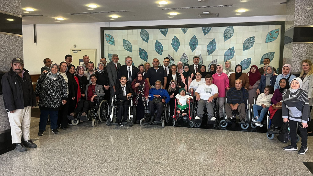 AK Parti Milletvekilleri, Sakatlar Derneği Üyelerini TBMM’de Ağırladı