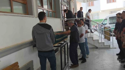 25 Yaşındaki Genç Bağ Evinde Balta İle Öldürüldü