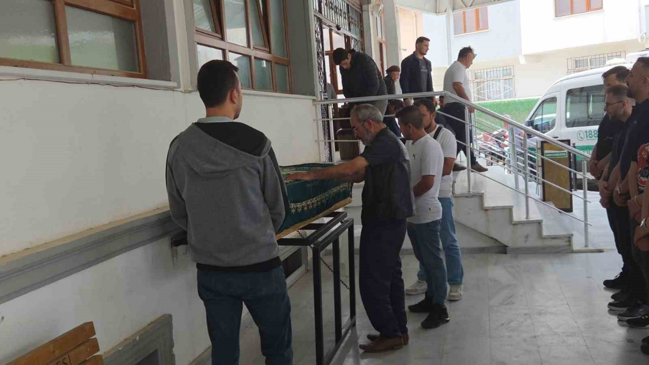 25 Yaşındaki Genç Bağ Evinde Balta İle Öldürüldü