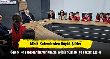 Minik Kalemlerden Büyük Şiirler! Öğrenciler Yazdıkları İlk Şiir Kitabını Müdür Sünnetci’ye Takdim Ettiler
