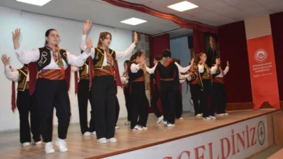 Bolvadin SHMYO Öğrencilerinden “Kadın Hayatın Kendisidir” Etkinliği