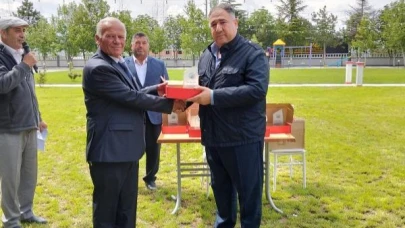 Başkan Mısırlıoğlu Emekli Personele Plaket Takdim Etti