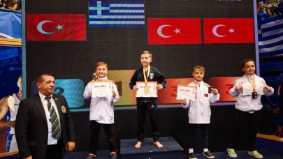 Afyonkarahisarlı Minik Karatecilerden Büyük Başarı
