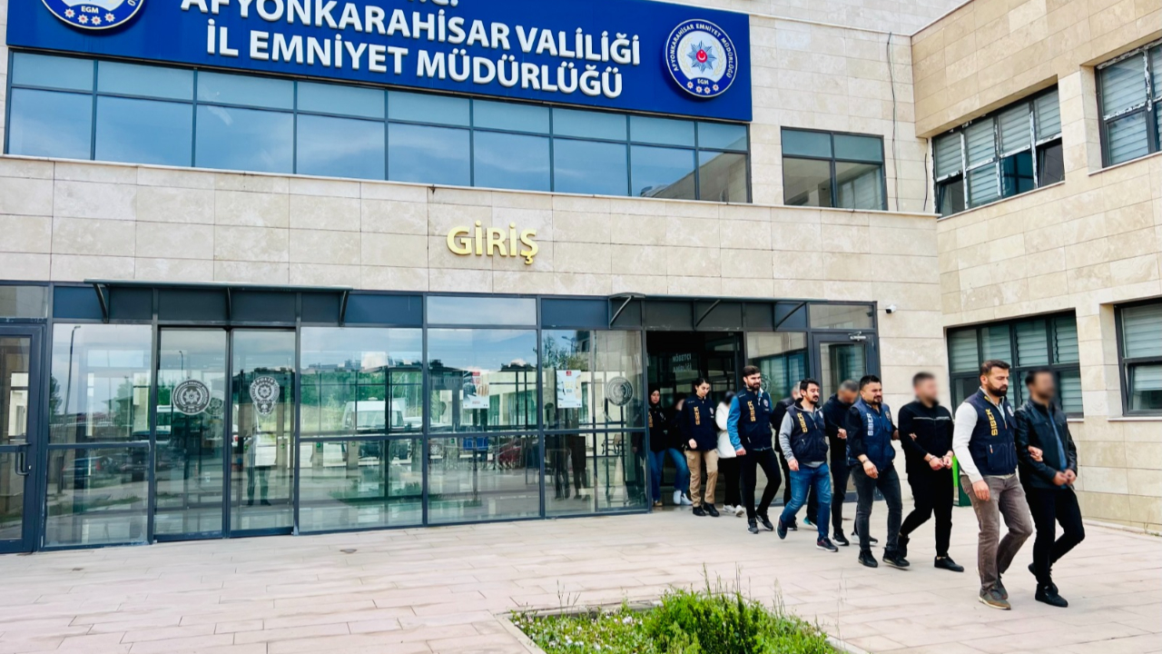 Afyon Merkezli 8 İlde Eş Zamanlı Dolandırıcılık Operasyonu