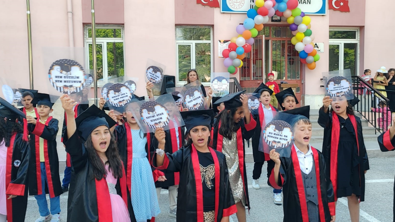 Nurettin Karaman İlkokulu’nda Mezuniyet Coşkusu