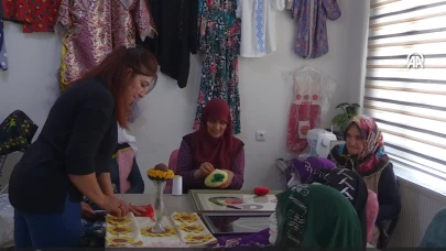 Afyon'da Kadınların Atık Malzemelerden Yaptıkları Ürünler Gelire Dönüşüyor
