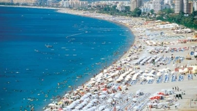 Bayramda Antalya’da Sahillere Akın