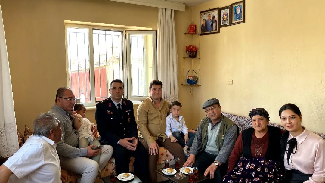 Kaymakam Arıkan ve Başkan Aynacı’dan Şehit Ailesine Bayram Ziyareti