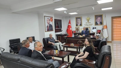 AK Parti bayramda, siyasi partilerin temsilcilerini ağırladı