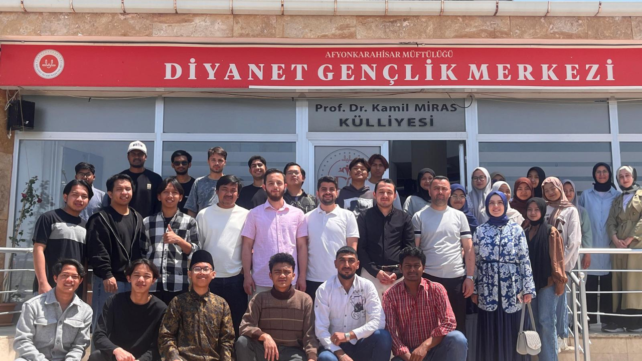 Afyonkarahisar Müftülüğü'nden Gençlere Bayram Buluşması