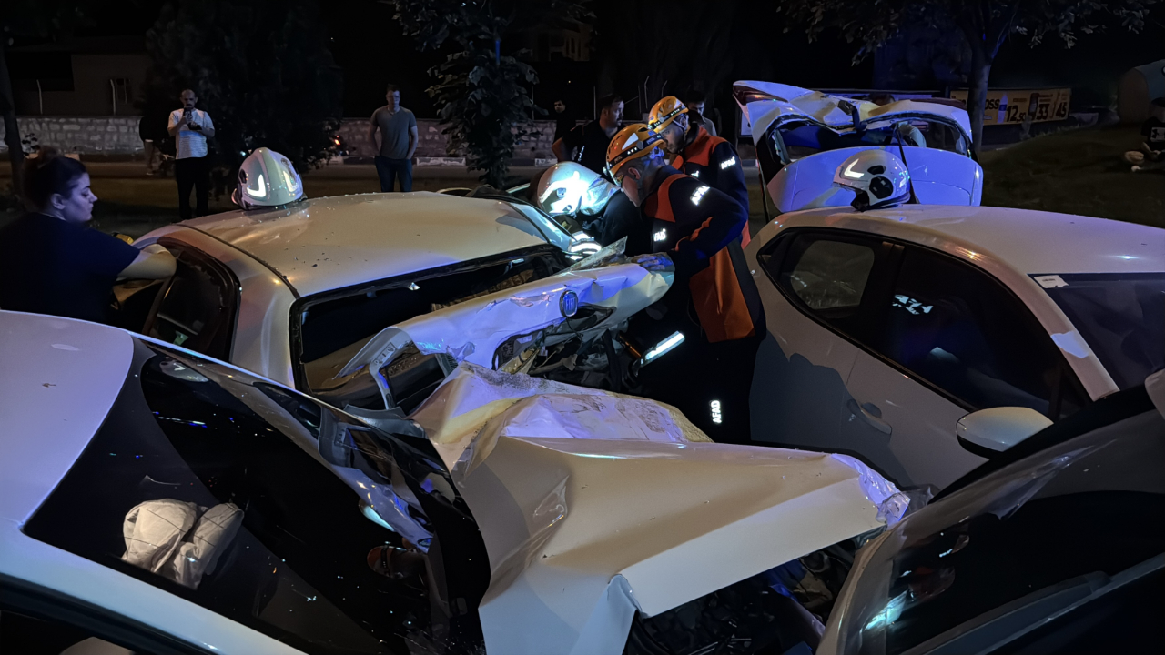 Kütahya-Afyonkarahisar  Çevre Yolu’nda zincirleme kaza: 4 kişi yaralandı