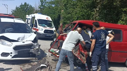 Afyon’da İki Ayrı Kazada 10 Kişi Yaralandı