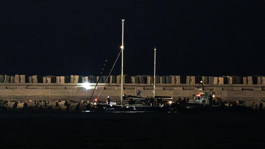 İsrail'in alıkoyduğu Madleen  Usdud Limanı'na ulaştı