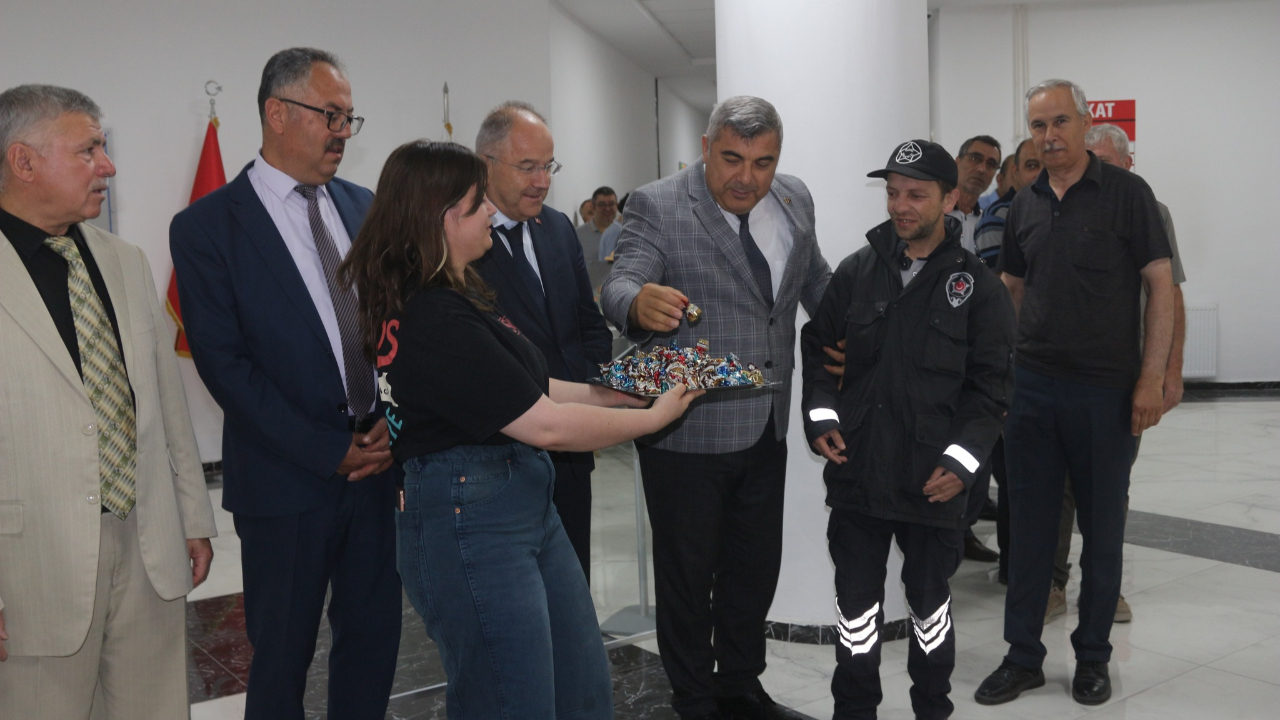 Müdür Sünnetci, Personeliyle Bayramlaştı
