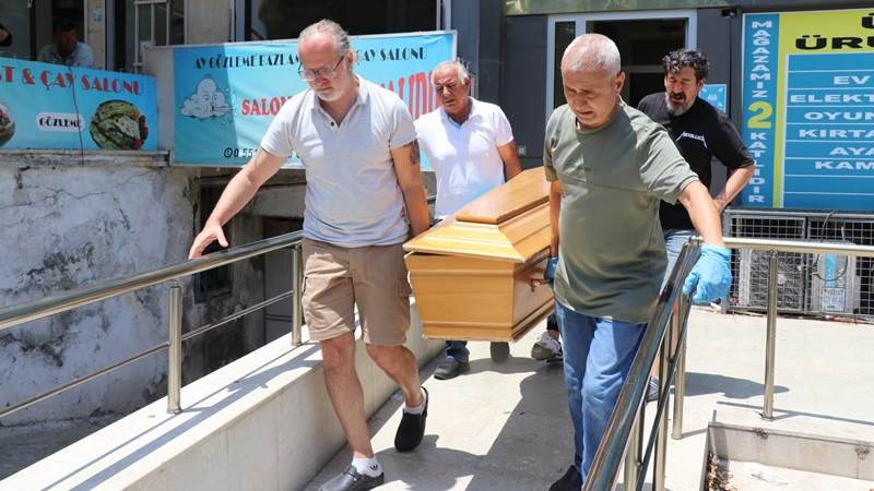 Haber Alınamayan Doktor Evinde Ölü Bulundu