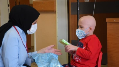 Şifa Oyuncakları Projesi ve Öğrencilerden Lösemili Çocuklara Moral Desteği