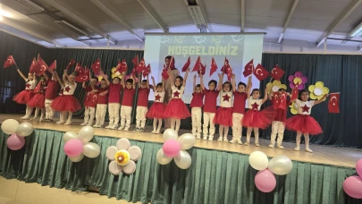 Minik Öğrencilerden Afyon'da Dünya Dansları Şöleni