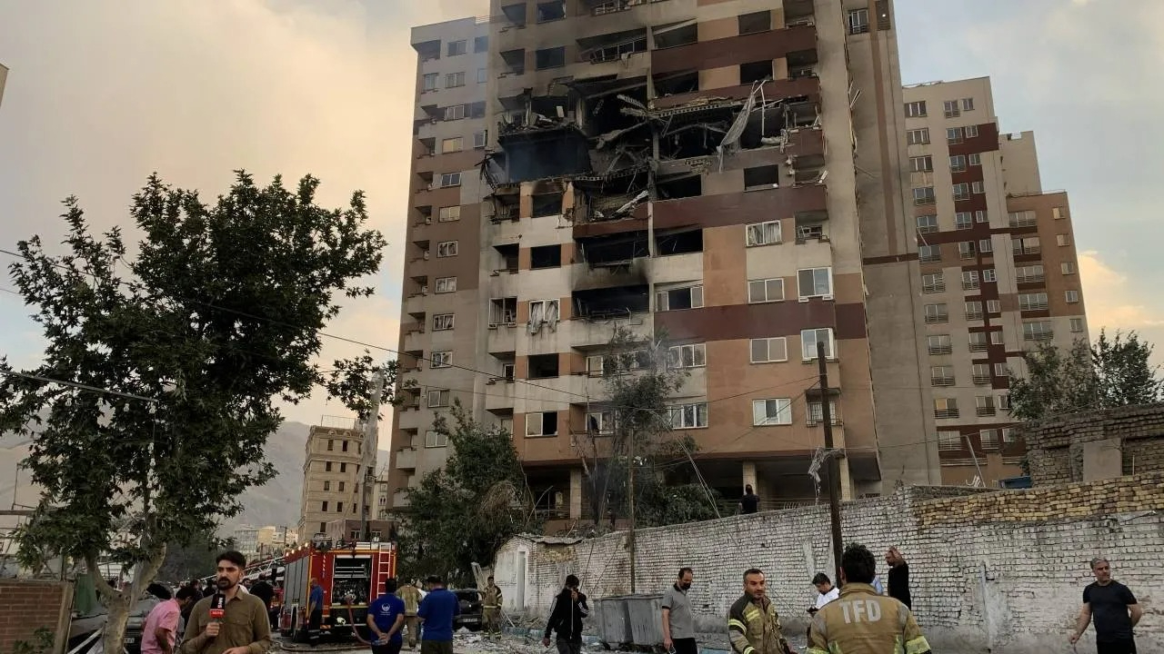 İsrail, İran'ı Vurdu: Üst Düzey İsimler Hayatını Kaybetti! İran'dan Misilleme Geldi