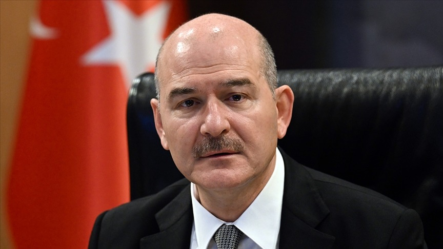 Bakan Soylu askere kucak açan aileyi aradı