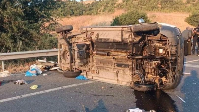 Hafif Ticari Araç Devrildi: 1 Ölü, 4 Yaralı