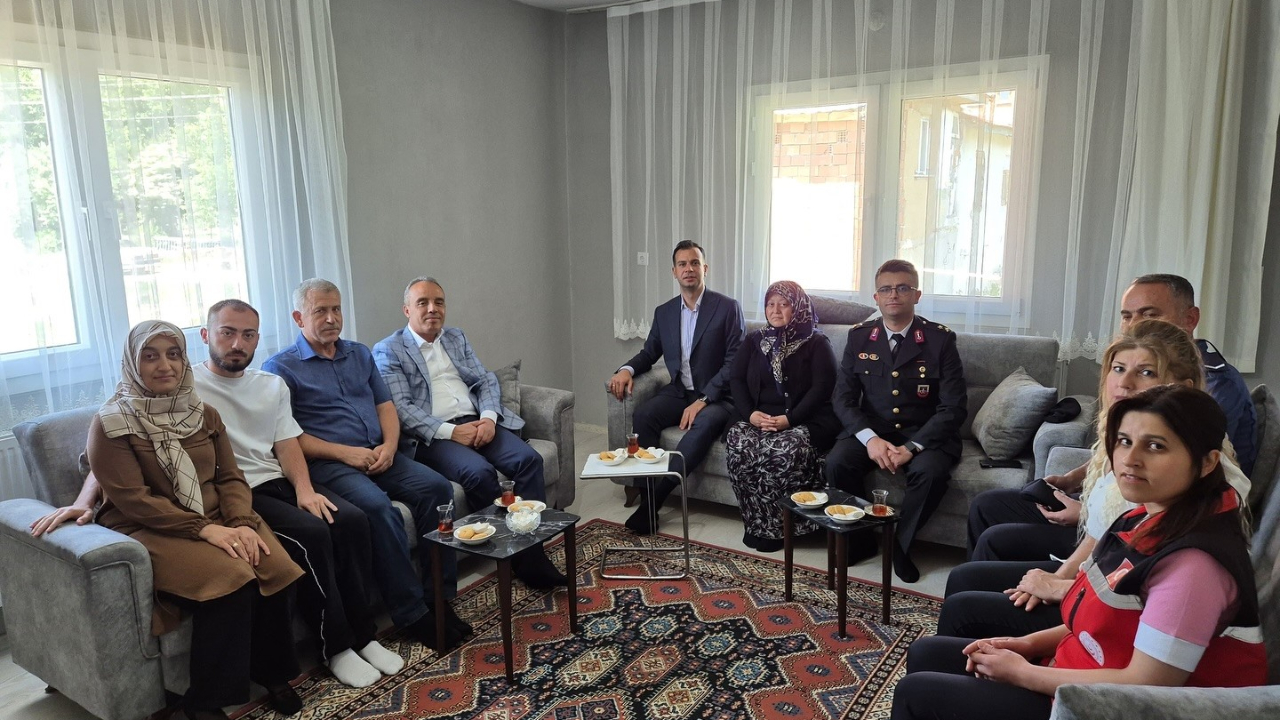 Babalar Günü’nde Şehit Babalarına Duygusal Ziyaret