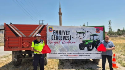 Jandarma Traktör Sürücülerine Eğitim Verip Reflektör Dağıttı