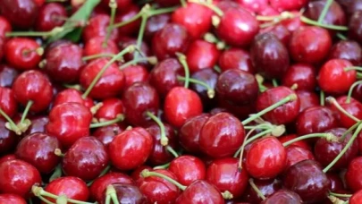 Kirazın Raf Fiyatı Tepki Çekti: 40 TL’den Alınıp 745 TL’ye Satılıyor