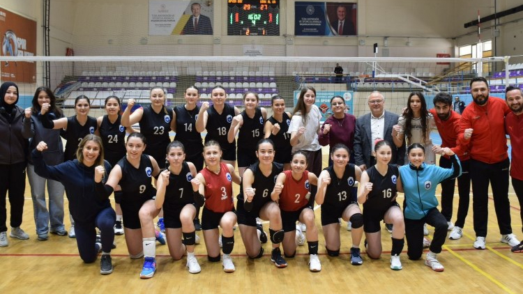 Afyon Gençlik Spor Kulübü Kadın Voleybol Takımı Gururlandırdı