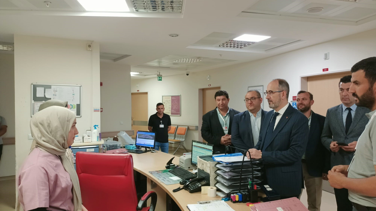 Öztürk, Çay ve Sultandağı Devlet Hastanelerini Ziyaret Etti