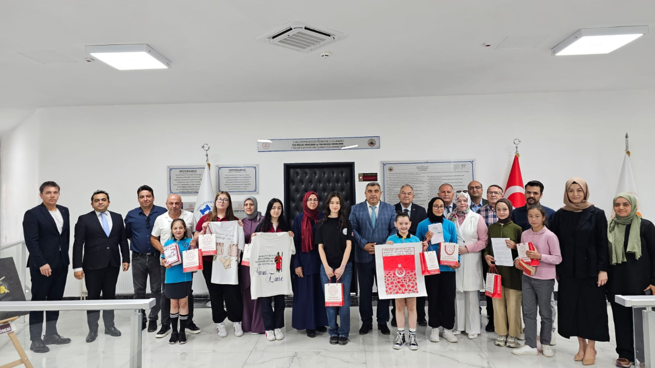 Müdür Sünnetci Başarılı Öğrencileri Ödüllendirdi