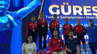 Taşoluk Belediye Spor Kulübü'nün Genç Güreşçileri Sivas'tan Madalyalarla Döndü!