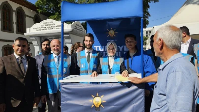 Bakan Göktaş, Afyonkarahisar Gençlik Kolları Standını Ziyaret Etti