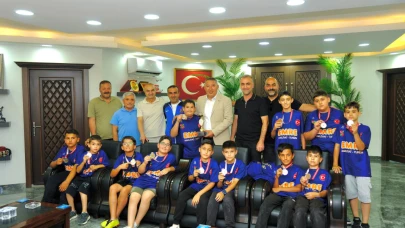 Dinarlı Güreşçilerden Şampiyonluk Yağmuru