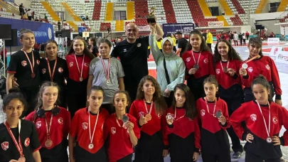 Afyonlu Güreşçiler Türkiye Şampiyonası’ndan Madalyalarla Döndü