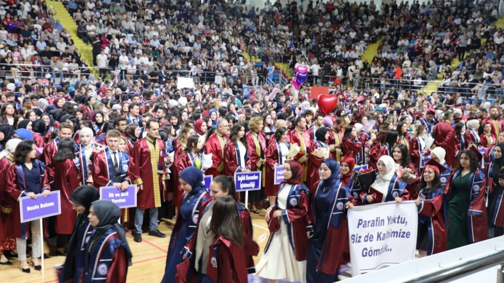 AFSÜ Sağlık Hizmetleri Meslek Yüksekokullarının 1000 Öğrencisi Mezun Oldu