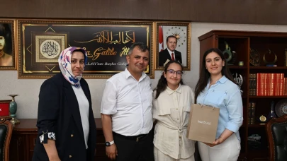Emirdağ’ın Başarılı Gençleri, Başkan Koyuncu’dan Ödüllerini Aldı
