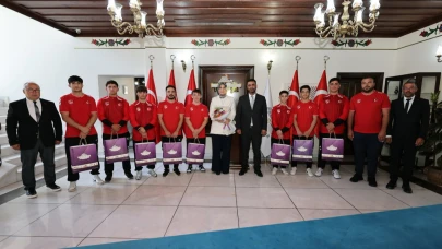 Devlet Ana, Şampiyonları Makamında Ağırladı