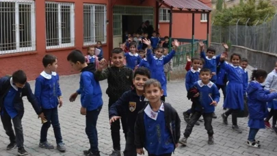 Okullarda Forma Zorunluluğu Geri Geliyor, 4+4+4 Sistemi Tartışmaya Açılıyor