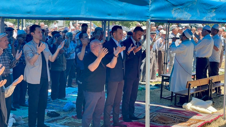 Düzağaç’ta Yağmur Duası Yapıldı: Vatandaşlardan Yoğun Katılım