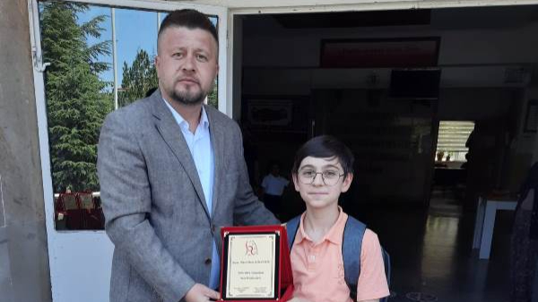 Muhtar Sezgin’den Eğitime Vefa, Öğrencilere Teşvik