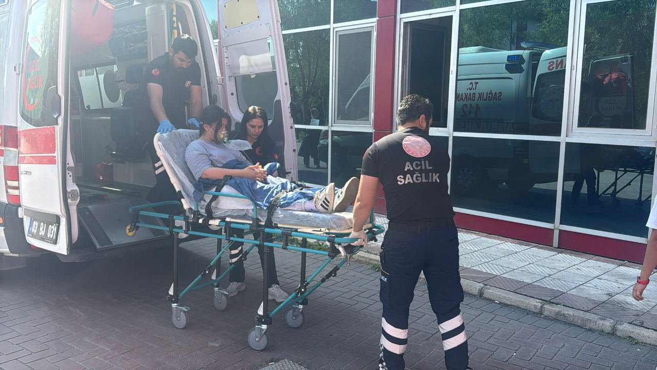 Afyon'da Tedavi Gören Öğrenci YKS'ye Ambulansla Götürüldü