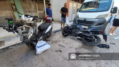 Otomobilin iki motosiklete çarptığı kazada 4 kişi yaralandı