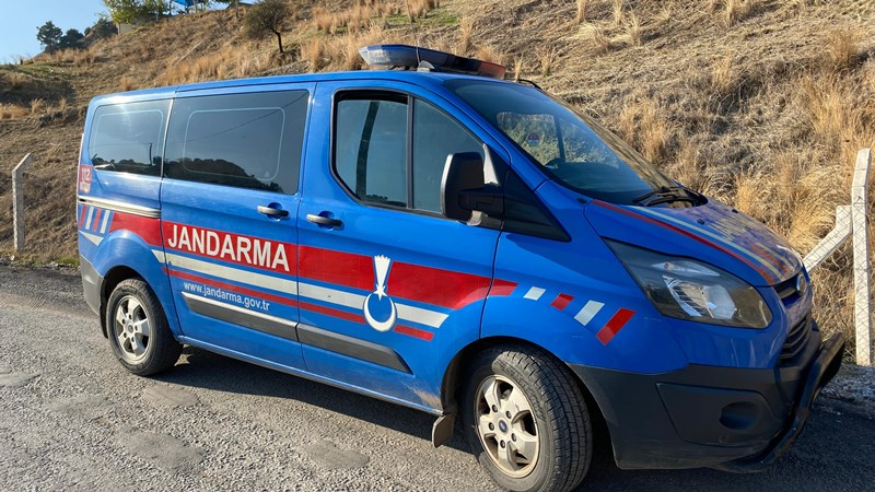 Hayvan Damında İple Kendini Astı!