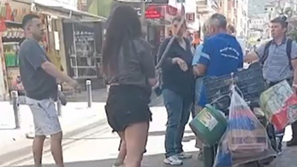 Belediye İşçisine Saldıran 2 Genç Kız Tutuklandı