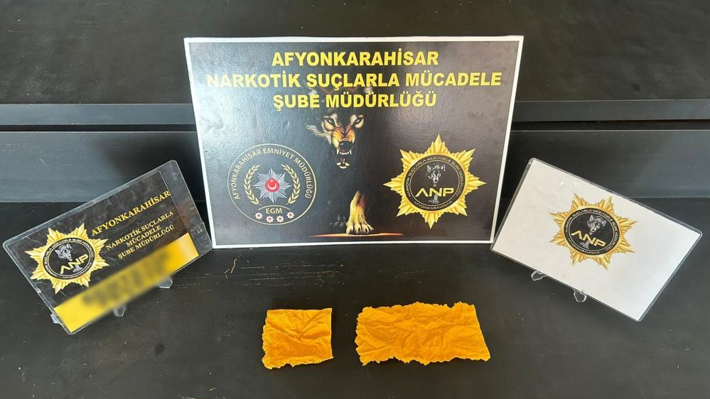 Peçeteye Emdirilmiş Uyuşturucuyla Yakalanan 3 Kişi Tutuklandı