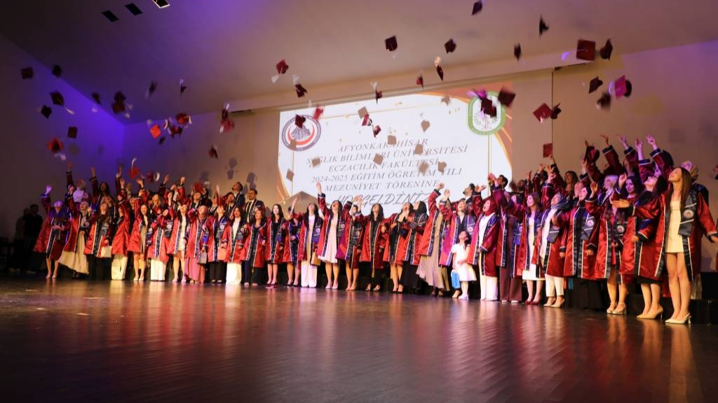 AFSÜ Eczacılık Fakültesi 2025 Mezunları Törenle Uğurlandı